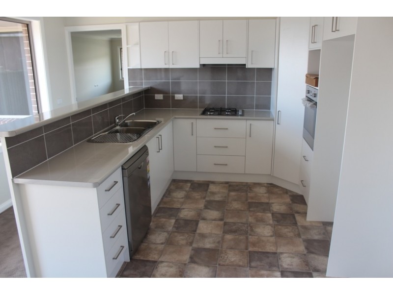 11/190 Gilmour Street, Bathurst NSW 2795