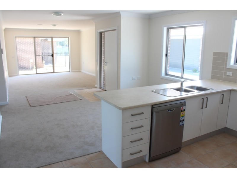 12/190 Gilmour Street, Bathurst NSW 2795