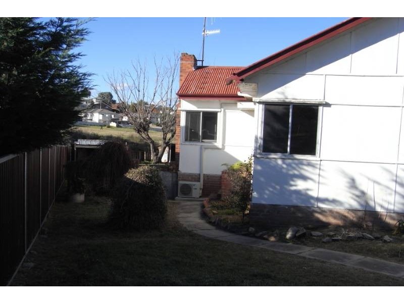 6 Chifley Place, Bathurst NSW 2795