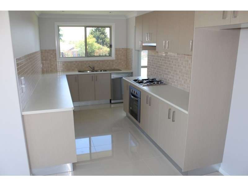 25 Westbourne Drive, Bathurst NSW 2795