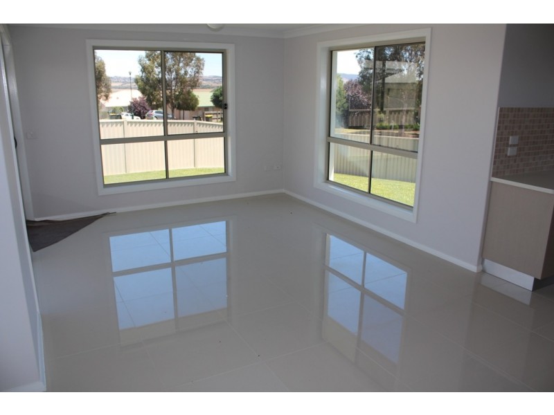 25 Westbourne Drive, Bathurst NSW 2795