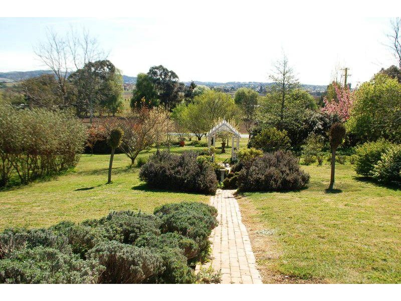 1 Wallaroi Close, Bathurst NSW 2795