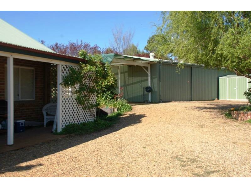 1 Wallaroi Close, Bathurst NSW 2795