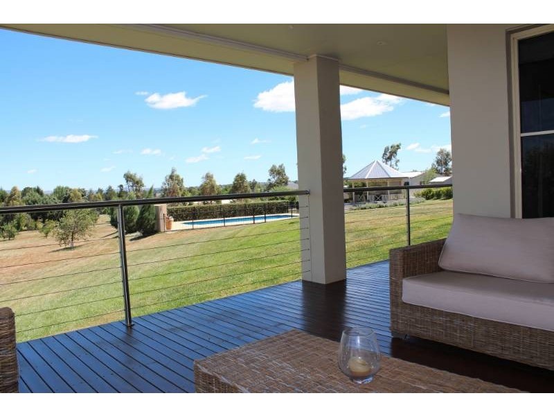 71 Blue Ridge Drive, Bathurst NSW 2795