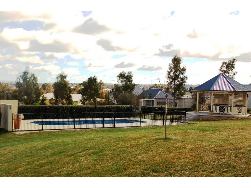 71 Blue Ridge Drive, Bathurst NSW 2795