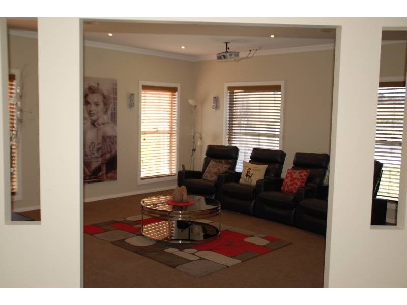 84 Hughes Street, Bathurst NSW 2795