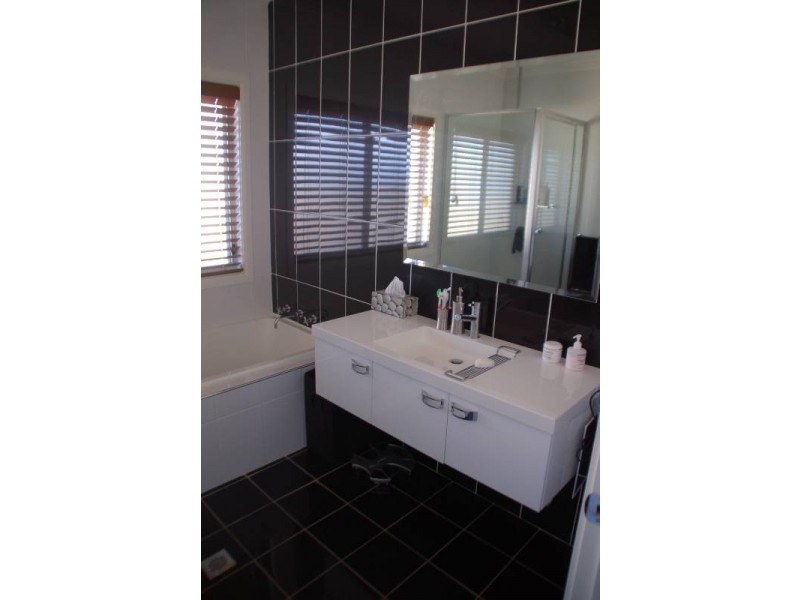 84 Hughes Street, Bathurst NSW 2795