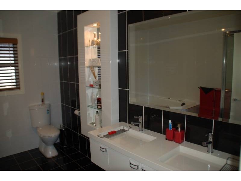 84 Hughes Street, Bathurst NSW 2795