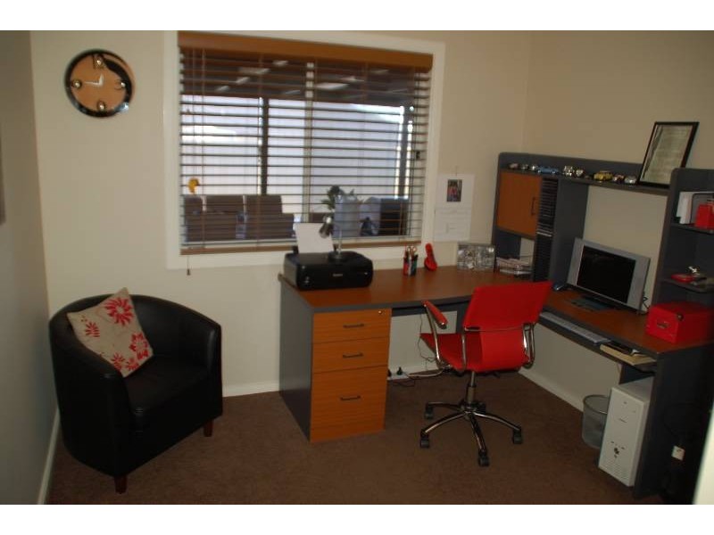 84 Hughes Street, Bathurst NSW 2795