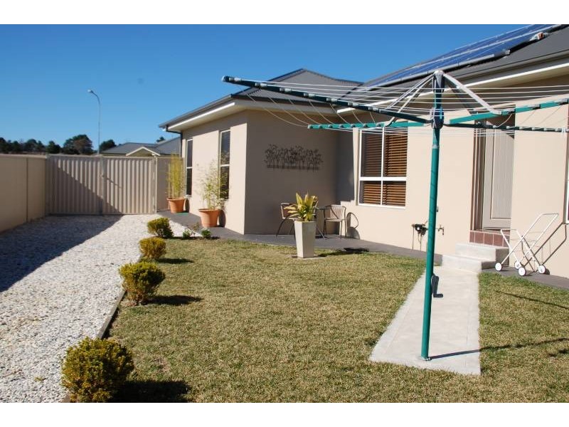 84 Hughes Street, Bathurst NSW 2795