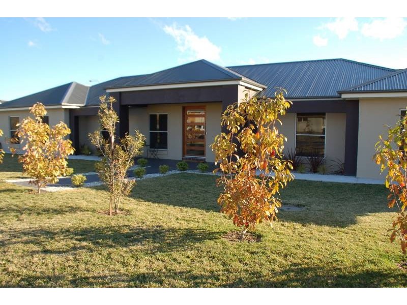 84 Hughes Street, Bathurst NSW 2795