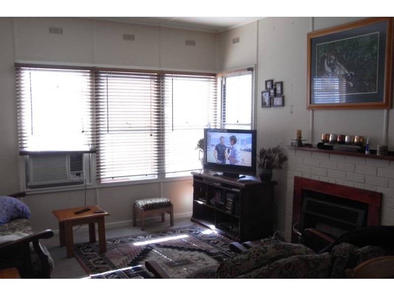 15 Henderson Street, Bathurst NSW 2795