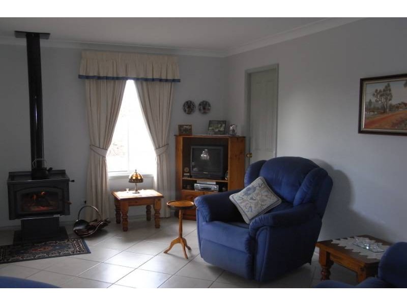 6 Hastings Place, Bathurst NSW 2795