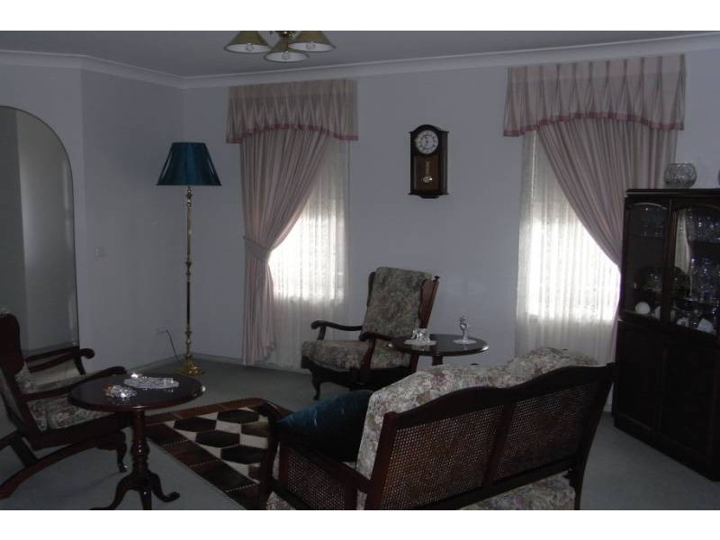 6 Hastings Place, Bathurst NSW 2795