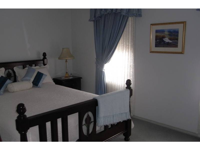 6 Hastings Place, Bathurst NSW 2795