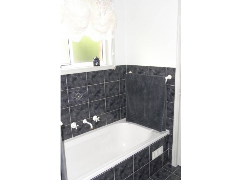 6 Hastings Place, Bathurst NSW 2795