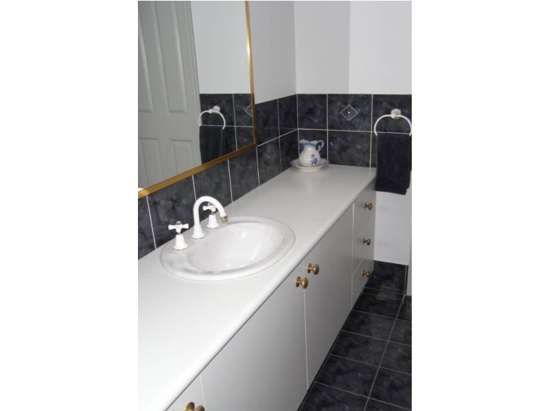 6 Hastings Place, Bathurst NSW 2795