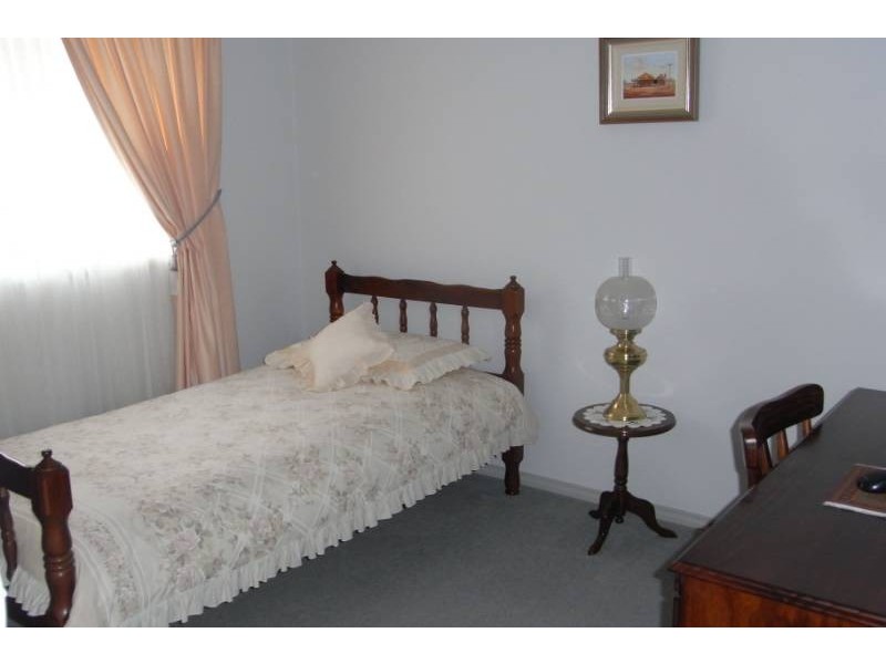 6 Hastings Place, Bathurst NSW 2795