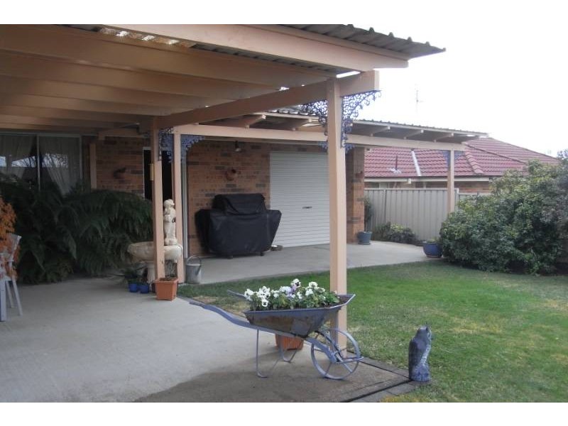 6 Hastings Place, Bathurst NSW 2795