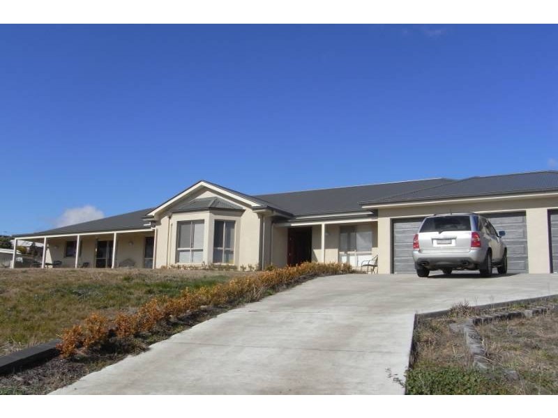 16 Robindale Court, Bathurst NSW 2795