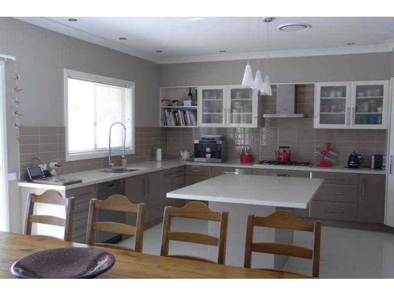 16 Robindale Court, Bathurst NSW 2795