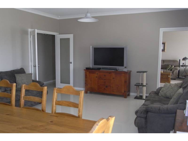 16 Robindale Court, Bathurst NSW 2795