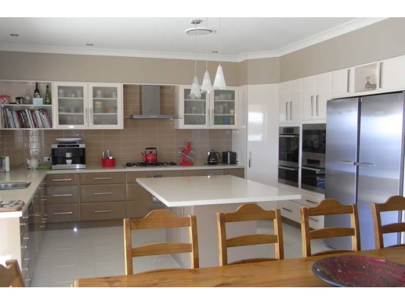 16 Robindale Court, Bathurst NSW 2795