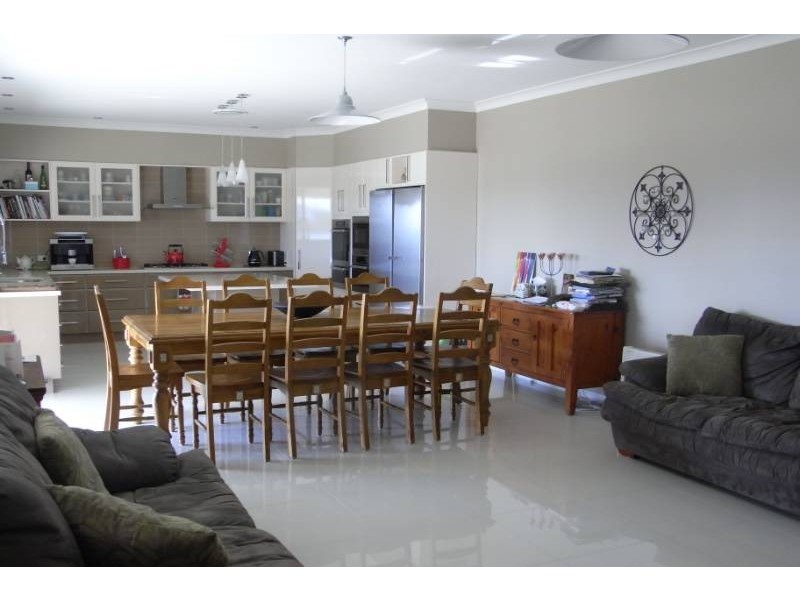 16 Robindale Court, Bathurst NSW 2795