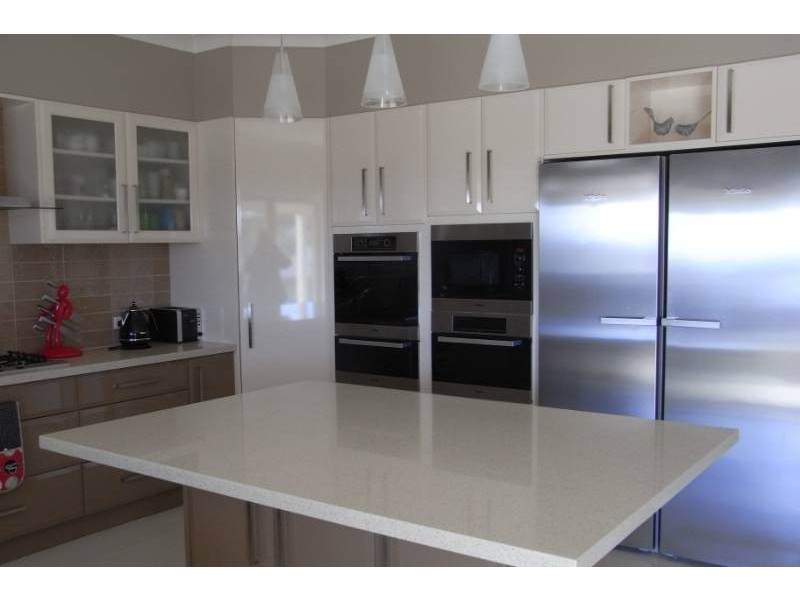 16 Robindale Court, Bathurst NSW 2795