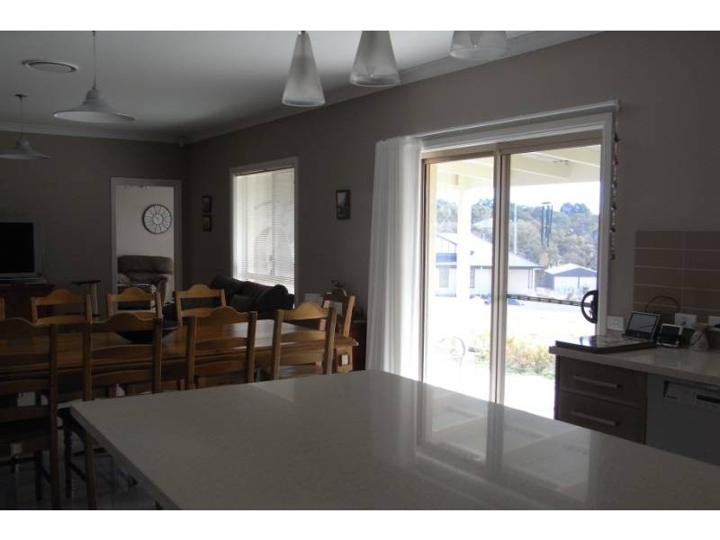 16 Robindale Court, Bathurst NSW 2795