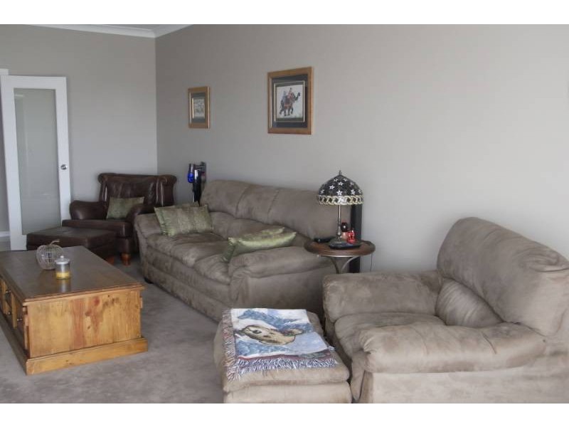 16 Robindale Court, Bathurst NSW 2795