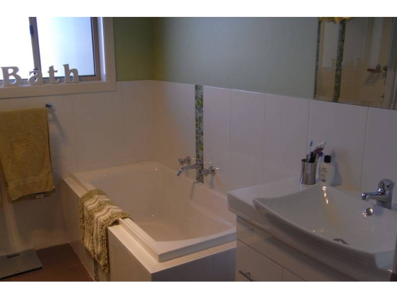 16 Robindale Court, Bathurst NSW 2795