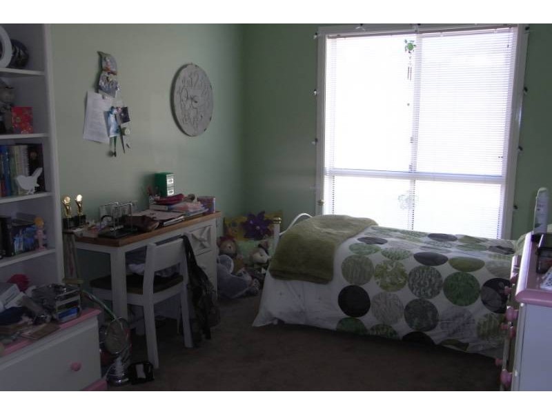 16 Robindale Court, Bathurst NSW 2795