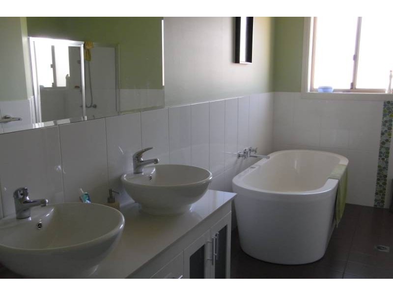 16 Robindale Court, Bathurst NSW 2795