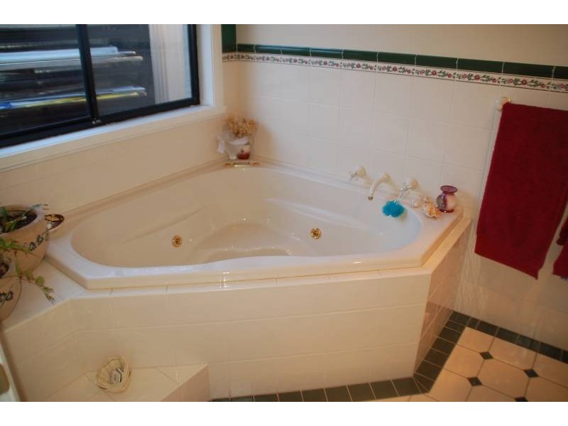 27 Country Way, Bathurst NSW 2795