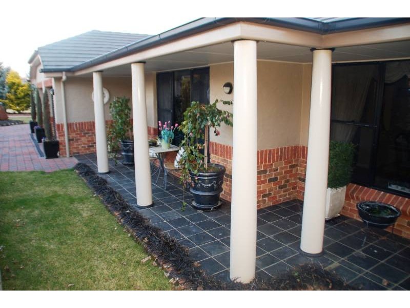 27 Country Way, Bathurst NSW 2795