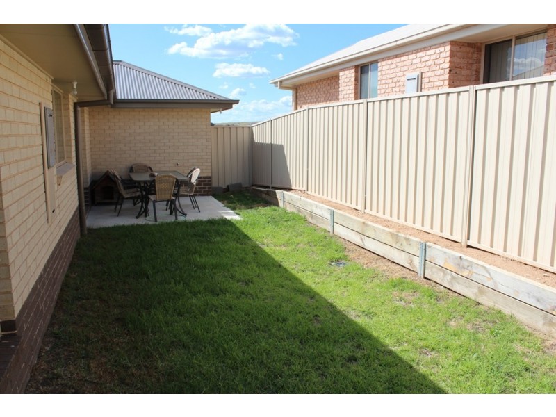67 Ilumba Way, Bathurst NSW 2795