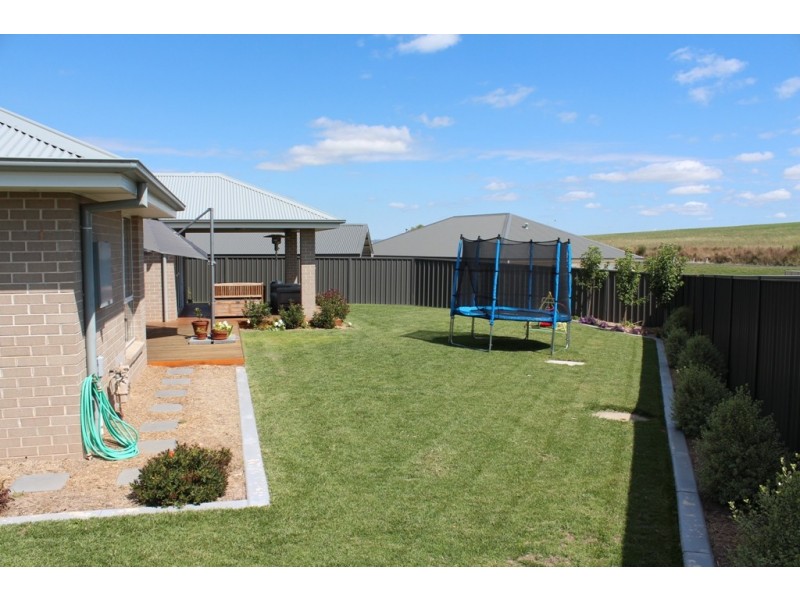 35 Cheviot Drive, Bathurst NSW 2795
