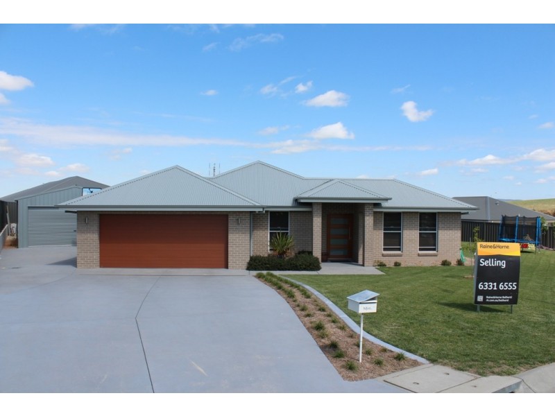 35 Cheviot Drive, Bathurst NSW 2795
