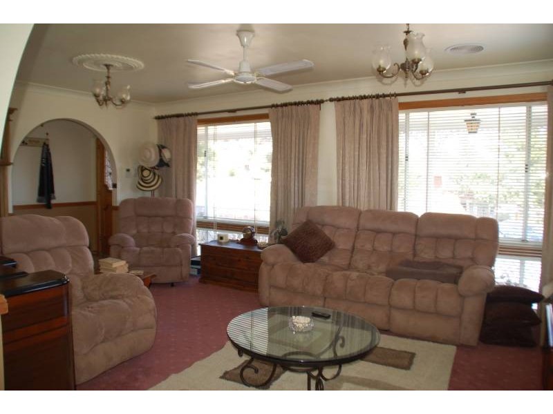 12 Tareena Avenue, Bathurst NSW 2795