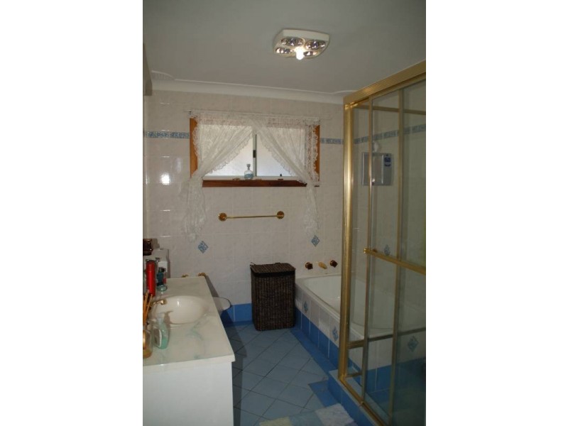 12 Tareena Avenue, Bathurst NSW 2795