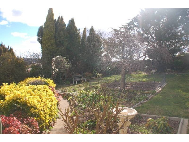 12 Tareena Avenue, Bathurst NSW 2795