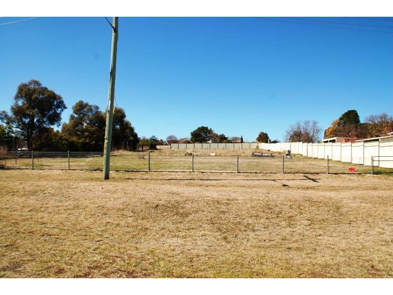 79 Locke Street, Bathurst NSW 2795