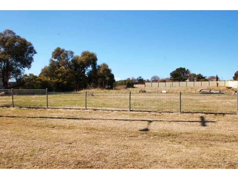 79 Locke Street, Bathurst NSW 2795