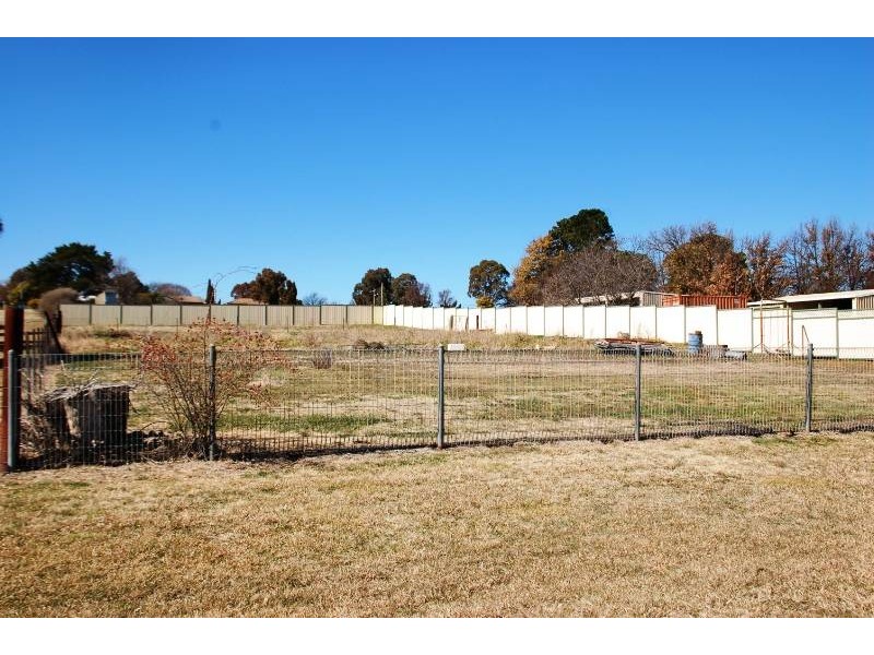 79 Locke Street, Bathurst NSW 2795