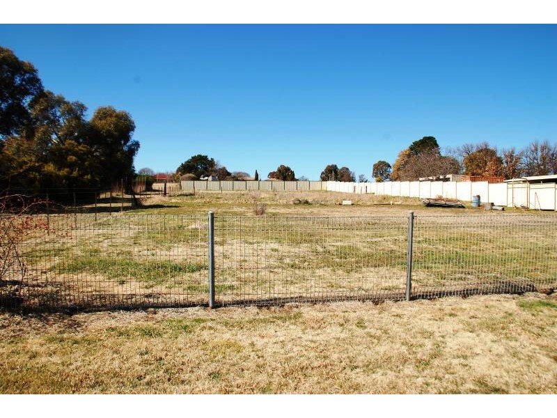 79 Locke Street, Bathurst NSW 2795