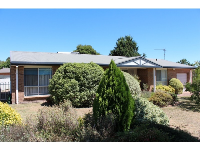 8 Abercrombie Drive, Bathurst NSW 2795