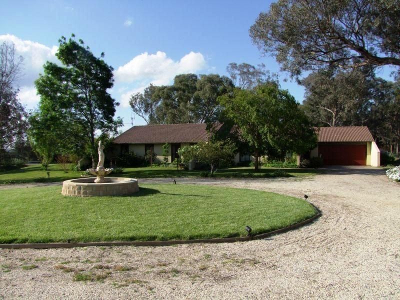 4 Wingeretta Close, Bathurst NSW 2795