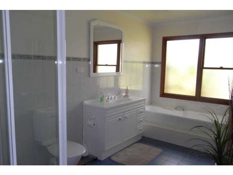 4 Wingeretta Close, Bathurst NSW 2795