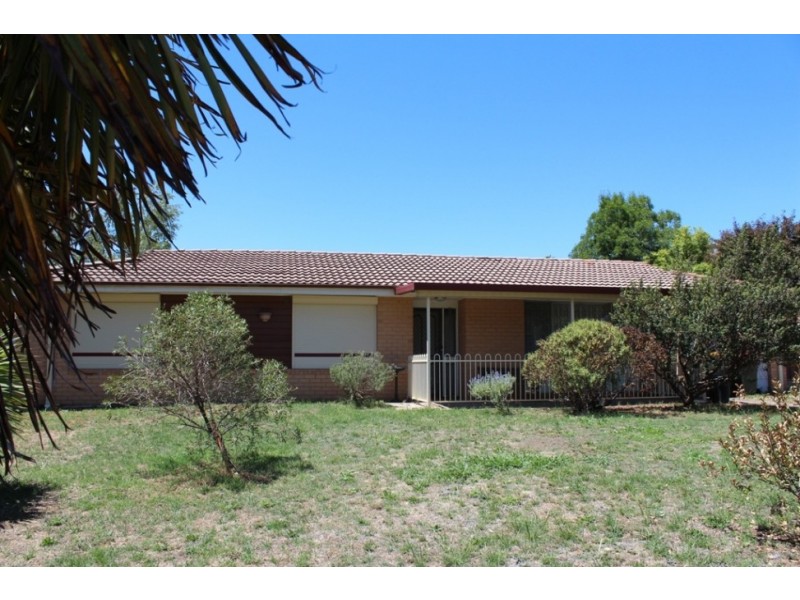 6 Whiteman Place, Bathurst NSW 2795
